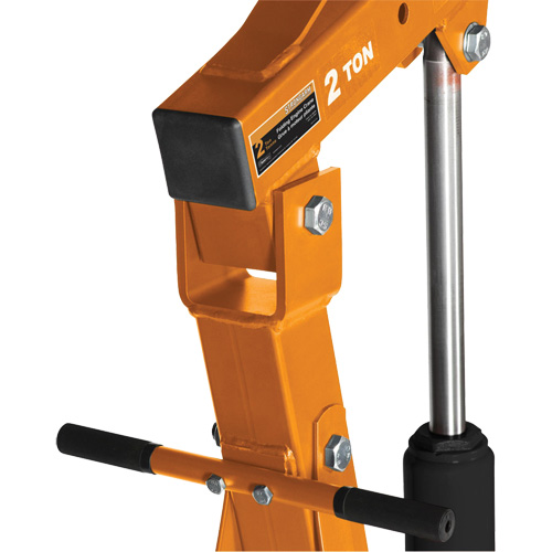 Grue escamotable pour moteur — Strongarm M & M Nord Ouest Inc