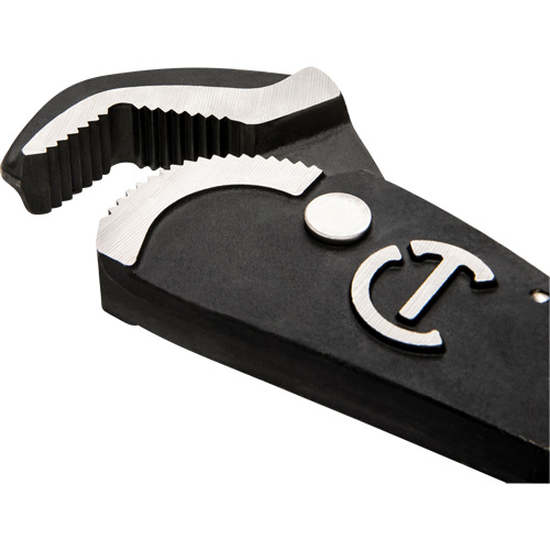 Self-Adjusting Dual Material Pipe Wrench, 1-1/2" Jaw Capacity, 12" Long, Black Oxide Finish, Cushion Handle M & M Nord Ouest Inc