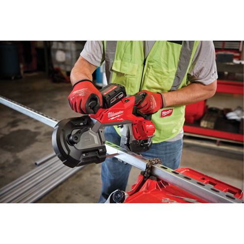 Scie &agrave; ruban &agrave; coupe profonde M18 Fuel, 18 V, 5" Capacit&eacute; M & M Nord Ouest Inc