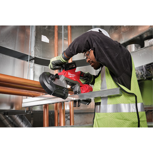 Scie &agrave; ruban &agrave; coupe profonde M18 Fuel, 18 V, 5" Capacit&eacute; M & M Nord Ouest Inc
