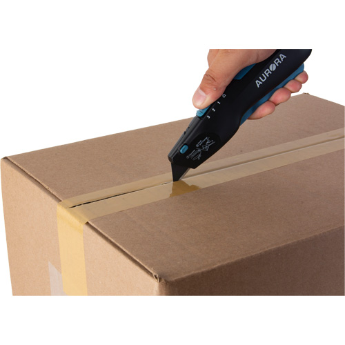 Couteau de s&eacute;curit&eacute; r&eacute;tractable , Acier inoxydable, Robuste, Prise en Plastique/Aluminium M & M Nord Ouest Inc