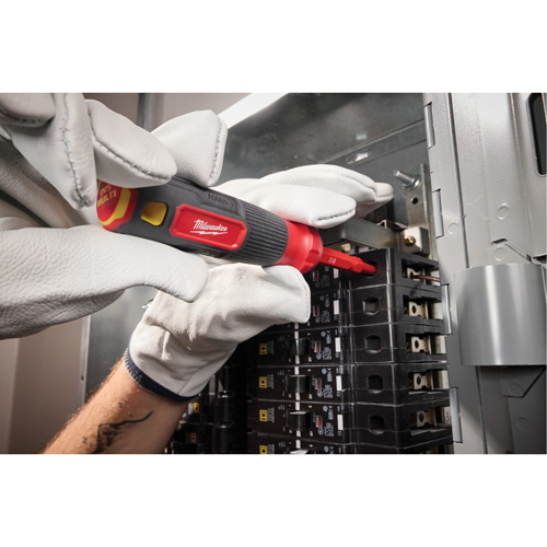 Tournevis &agrave; embouts interchangeables &agrave; tige articul&eacute;e isol&eacute; 1000 V, 2-en-1, 8-4/5" lo, Prise Coussin&eacute;e M & M Nord Ouest Inc