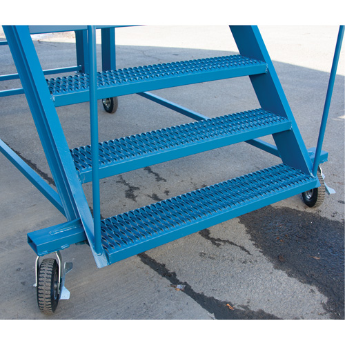 Snow Ladder, Steel, 10 Steps, 99" H, 85-1/2" D, 48" Step, Serrated M & M Nord Ouest Inc