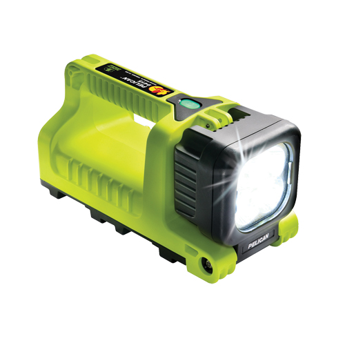 Lantern, LED, 588 Lumens, C Batteries M & M Nord Ouest Inc