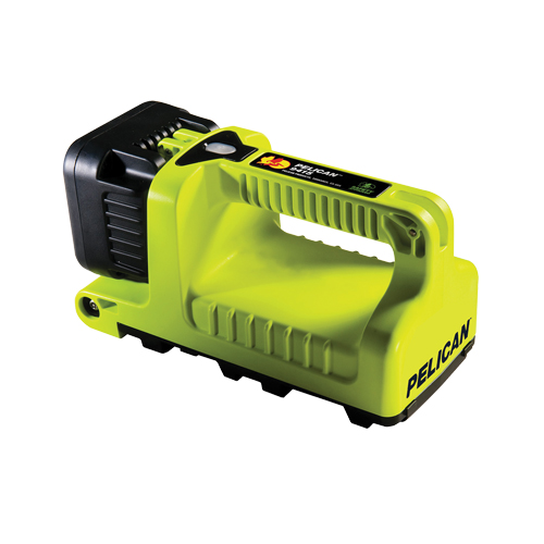 Lantern, LED, 588 Lumens, C Batteries M & M Nord Ouest Inc