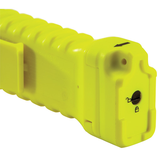 Lampe de poche &agrave; angle droit, DEL, 336 lumens, Piles AA M & M Nord Ouest Inc