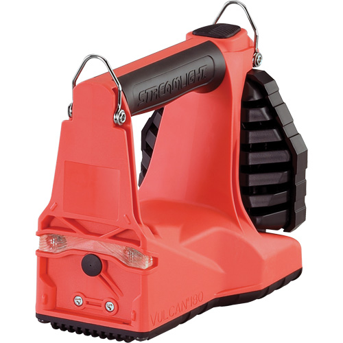 Lanterne multifonctionnelle 180 Vulcan, DEL, 1200 lumens, 5.75 hres de fonctionnement, piles Rechargeable, Compris M & M Nord Ouest Inc