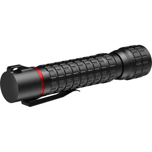 G40R Waterproof Flashlight with Twist Focus, LED, 650 Lumens, Rechargeable Batteries M & M Nord Ouest Inc