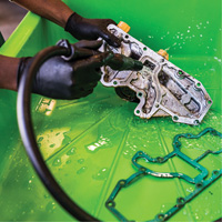 Nettoyant et d&eacute;graissant naturel CB 100 ALU, Bouteille &agrave; g&acirc;chette M & M Nord Ouest Inc