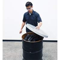 Couvercle pour baril ouvert en acier galvanis&eacute; M & M Nord Ouest Inc