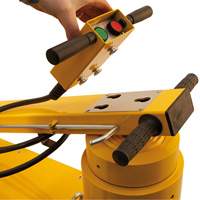 Mammut Jack, 165 Ton(s), Air Hydraulic M & M Nord Ouest Inc