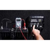 Chargeur de batterie embarqu&eacute; &agrave; 3 sorties de 15 amp&egrave;res Gen5X3 Genius M & M Nord Ouest Inc