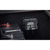 Chargeur de batterie embarqu&eacute; &agrave; 1 sortie de 10 amp&egrave;res GenPro10X1 Genius M & M Nord Ouest Inc