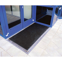 Tapis Gritstop Fingermat, Caoutchouc, Grattoir Type, Motif Textur&eacute;, 2' x 2-2/3', Noir M & M Nord Ouest Inc