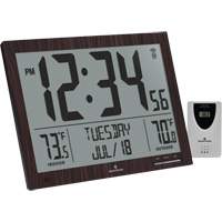 Horloge à réglage automatique à calendrier complet avec de très grands caractères, Numérique, À piles, Brun OR498 | M & M Nord Ouest Inc