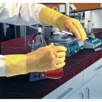 Gants Featherweight Plus, Taille Petit/7, 13" lo, Latex de caoutchouc, 17 mils M & M Nord Ouest Inc