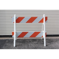 Barricades, En A, 28,6" lo x 40" h, Orange/Blanc M & M Nord Ouest Inc