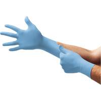 Xceed&reg; XC-310 Examination Gloves, Small, Nitrile, 4.3-mil, Powder-Free, Blue, Class 2 M & M Nord Ouest Inc