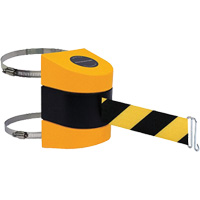 Support de poteau de barrière Tensabarrier<sup>MD</sup> avec courroie, Plastique, Fixation par pince, 24', Ruban Noir et jaune SGV454 | M & M Nord Ouest Inc