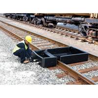 Ultra-Track Berm, 144 US gal. Capacity, 4' W x 6' L x 12" H, Foam Wall M & M Nord Ouest Inc