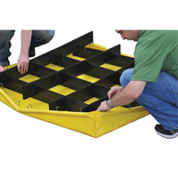 Ultra-Spill Pallet flexible, 4 barils, Capacit&eacute; de d&eacute;versement 66 gal. US, 48" x 48" x 7" M & M Nord Ouest Inc