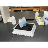 P4 Ultra-Spill Tray, 17" lo x 21" la x 4" h, Cap. de d&eacute;versement 2,9 gal. US M & M Nord Ouest Inc