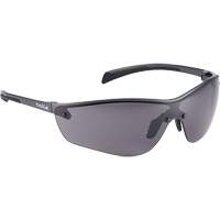 Lunettes de s&eacute;curit&eacute; SILIUM+, Lentille Fum&eacute;e, Antibu&eacute;e/Anti-&eacute;gratignures M & M Nord Ouest Inc