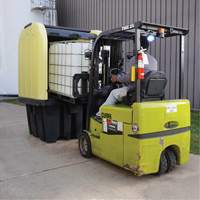 Palette anti-d&eacute;versement jaune &agrave; couvercle rigide roulant, 65" lo x 65" la x 101" h, Capacit&eacute; de charge 5000 lb M & M Nord Ouest Inc