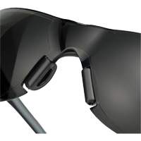 Lunettes de s&eacute;curit&eacute; Adapt Lite, Lentille Fum&eacute;e, Antibu&eacute;e/Anti-&eacute;gratignures, ANSI Z87+/R&eacute;pond ou surpasse la norme CSA Z94.3 M & M Nord Ouest Inc