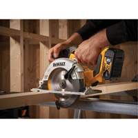 Ensemble de scie circulaire &agrave; moteur sans balai sans fil Max*, 6-1/2", 20 V M & M Nord Ouest Inc