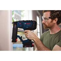 Brushless 18-Gauge Brad Nailer Kit with Standard Power Battery, 18 V, Lithium-Ion M & M Nord Ouest Inc
