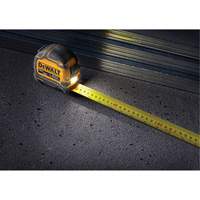 Ruban &agrave; mesurer TOUGHSERIES &agrave; lampe, 26'/8 m, Marques de goujon Imp&eacute;rial & m&eacute;trique M & M Nord Ouest Inc