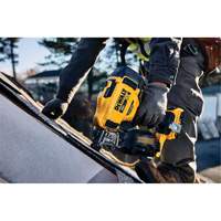 Ensemble de cloueuse 15° sans fil pour bobine de toiture, 20 V, Lithium-ion M & M Nord Ouest Inc