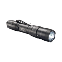 Lampe de poche tactique 7600, DEL, 944 lumens, Piles CR123 M & M Nord Ouest Inc